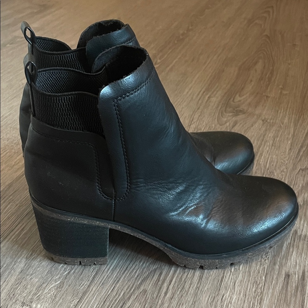 KORKS‎ Black Faux Leather Chelsea Boots Booties Size 9